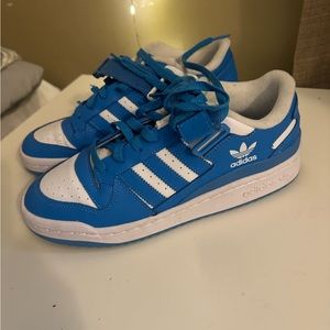 Adidas Forum Men’s 7 / Women’s 8.5